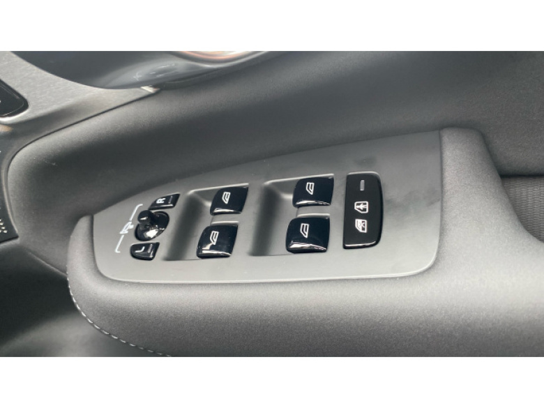 Volvo XC90 2.0 B5P Ultra Dark 5dr AWD Geartronic Petrol Estate